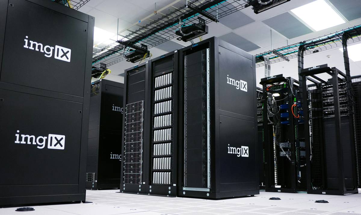 Diagram showing server cluster with one node failing while others maintain service - testing method fault tolerance what is